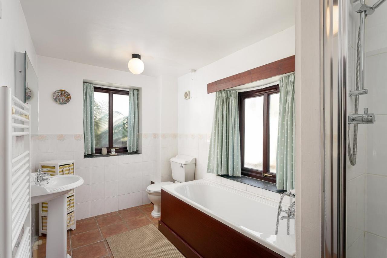 The Snug At Cornish Barn Holidays Truro Bagian luar foto