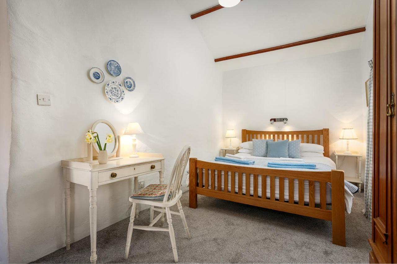 The Snug At Cornish Barn Holidays Truro Bagian luar foto