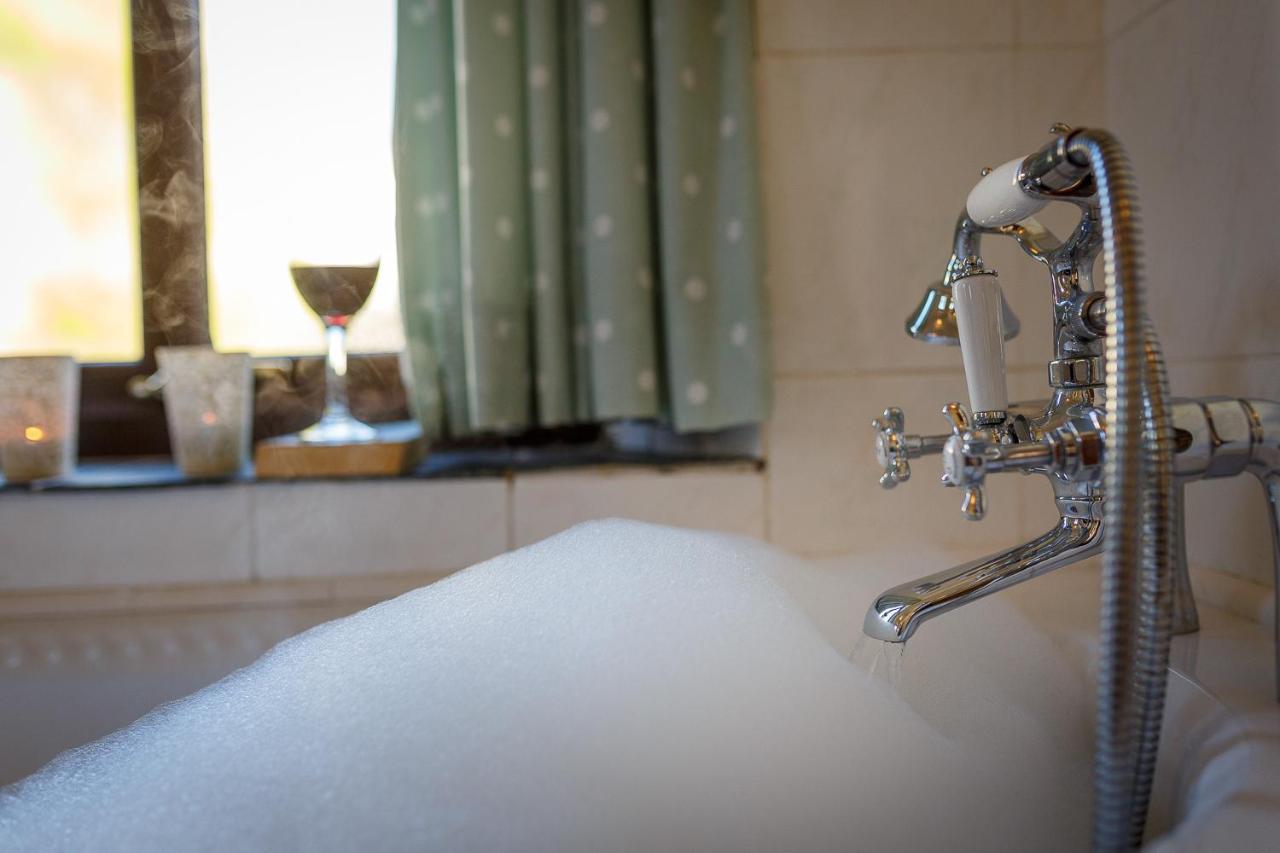 The Snug At Cornish Barn Holidays Truro Bagian luar foto
