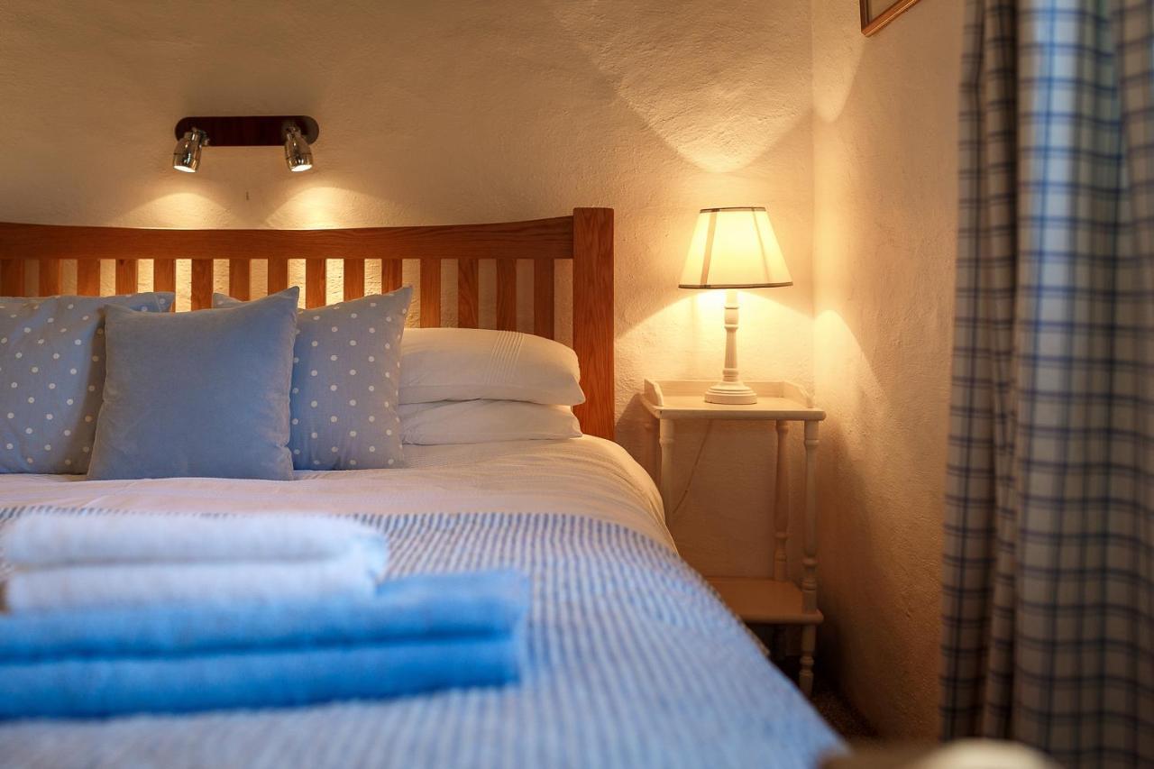 The Snug At Cornish Barn Holidays Truro Bagian luar foto