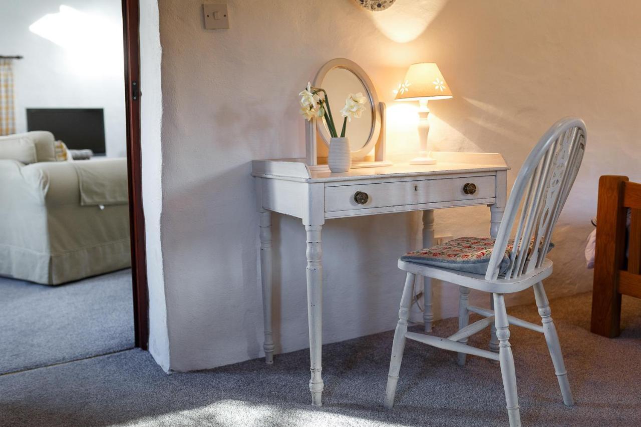 The Snug At Cornish Barn Holidays Truro Bagian luar foto