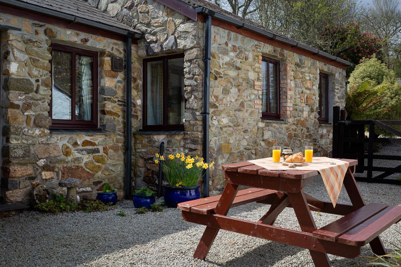 The Snug At Cornish Barn Holidays Truro Bagian luar foto